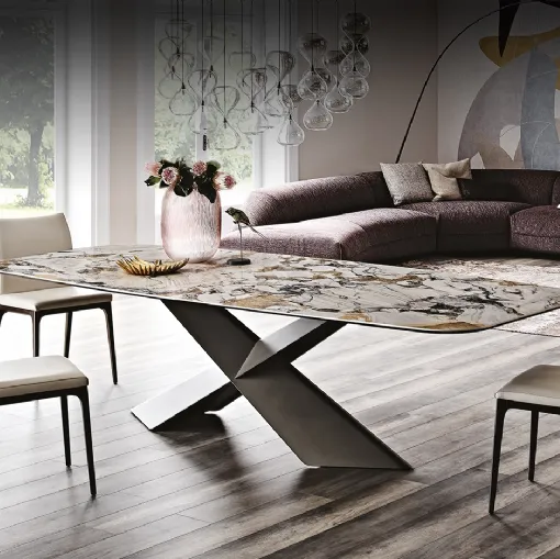 Tavolo con base in metallo e piano in ceramica Tyron Keramik di Cattelan Italia