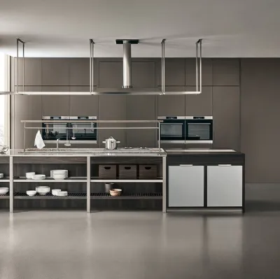 Cucina Design con isola KLab 03 in Vetro Diamantato e Rovere Termotrattato di Ernestomeda